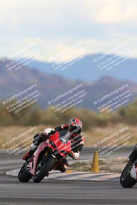 media/Nov-16-2025-Race Pace (Sun) [[8c5fa54630]]/Non Verified Riders (1st 20 Minutes)/5-Turn 15 (110pm)/